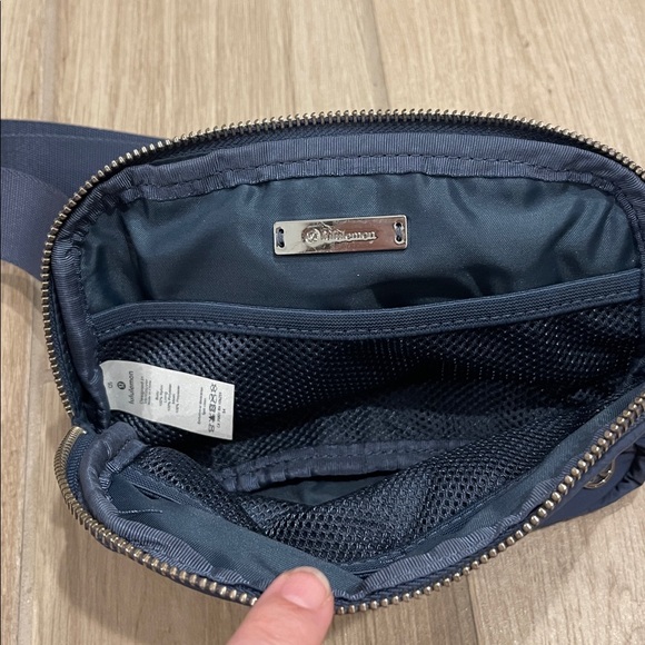 ULTRA RARE Lululemon OG everywhere belt bag 1L CODE BLUE - Picture 9 of 13